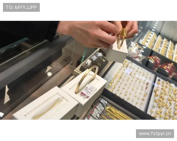 唐佳豪训练完直接去奢侈品店扫货，这自律和消费欲是真实存在的？