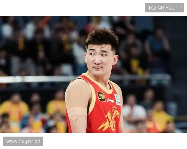 孙铭徽训练室外居然不是豪车堆满 而是三轮车旁边吃泡面？